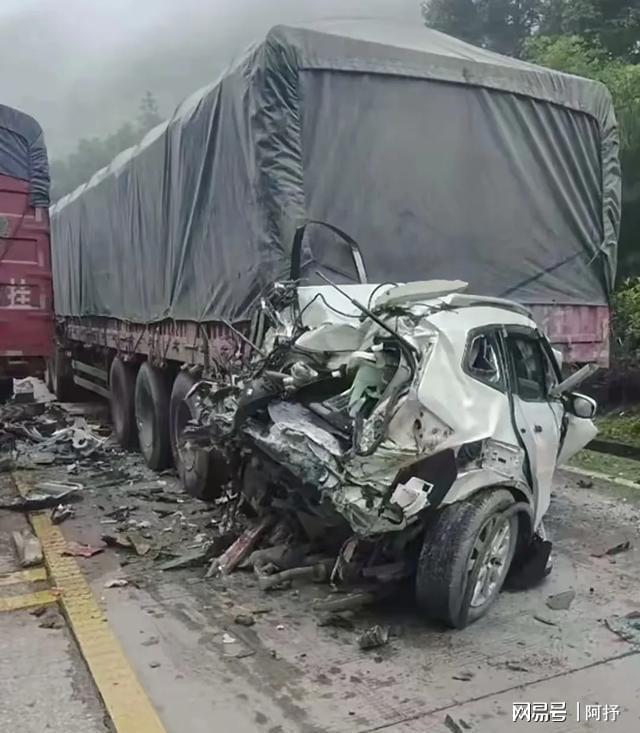 两死一伤减配车安全问题再引争议pg电子模拟器试玩三教师遇车祸(图4)